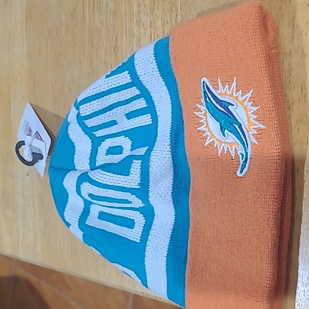 NFL MIAMI DOLPINS HAT! Fins up!
